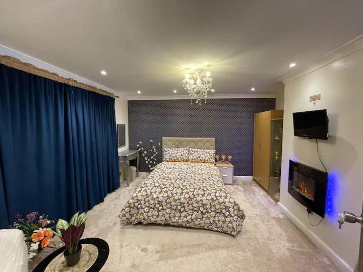 Beautiful Place To Live Near Heathrow Windsor Legoland & Free Parking Onsite Burnham  Kültér fotó
